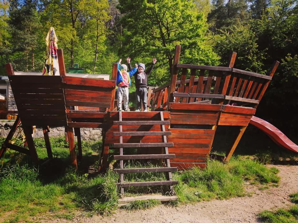 Lesni Restaurace Harrachovka Hotell Tábor Eksteriør bilde